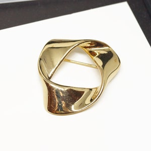 BJ Gold vintage Celtic knot brooch, love knot brooch, Wife brooch gift