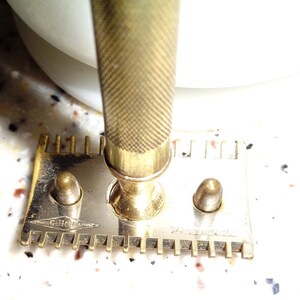 Gillette Double Edge Razor Old Type With Hazel Atlas Vintage Shaving ...
