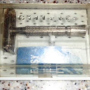 1960 4th quarter Gillette superspeed in box with papers estate find