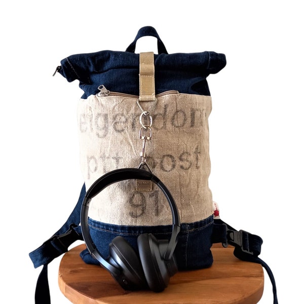 Blauer Rolltop Rucksack Mailbag & Denim - handgefertigt - Rucksack - Jeans - cool - Mailbag - vegan - Upcycle - Recycle - nachhaltig - Wiederverwendung