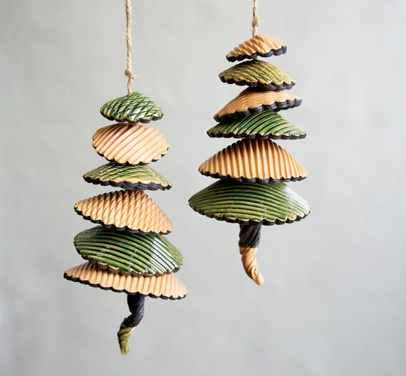 Windspiel aus Keramik dreifarbig glasiert in Flaschengrün Etsy