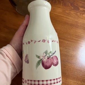 Vintage Storybook/English Country Style Stoneware Crockery white  vase with apples "Delicious" by Pfaltzgraff