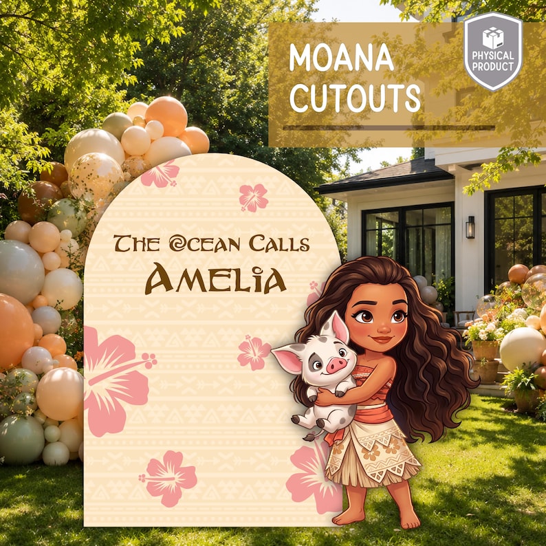 Peut inclure: Une d&eacute;coupe d&eacute;corative en forme d'arche avec un fond beige clair orn&eacute; de fleurs d'hibiscus roses. Le texte indique The Ocean Calls Amelia. &Agrave; c&ocirc;t&eacute; du texte se trouve une illustration d'une fille aux longs cheveux bruns tenant un petit cochon.
