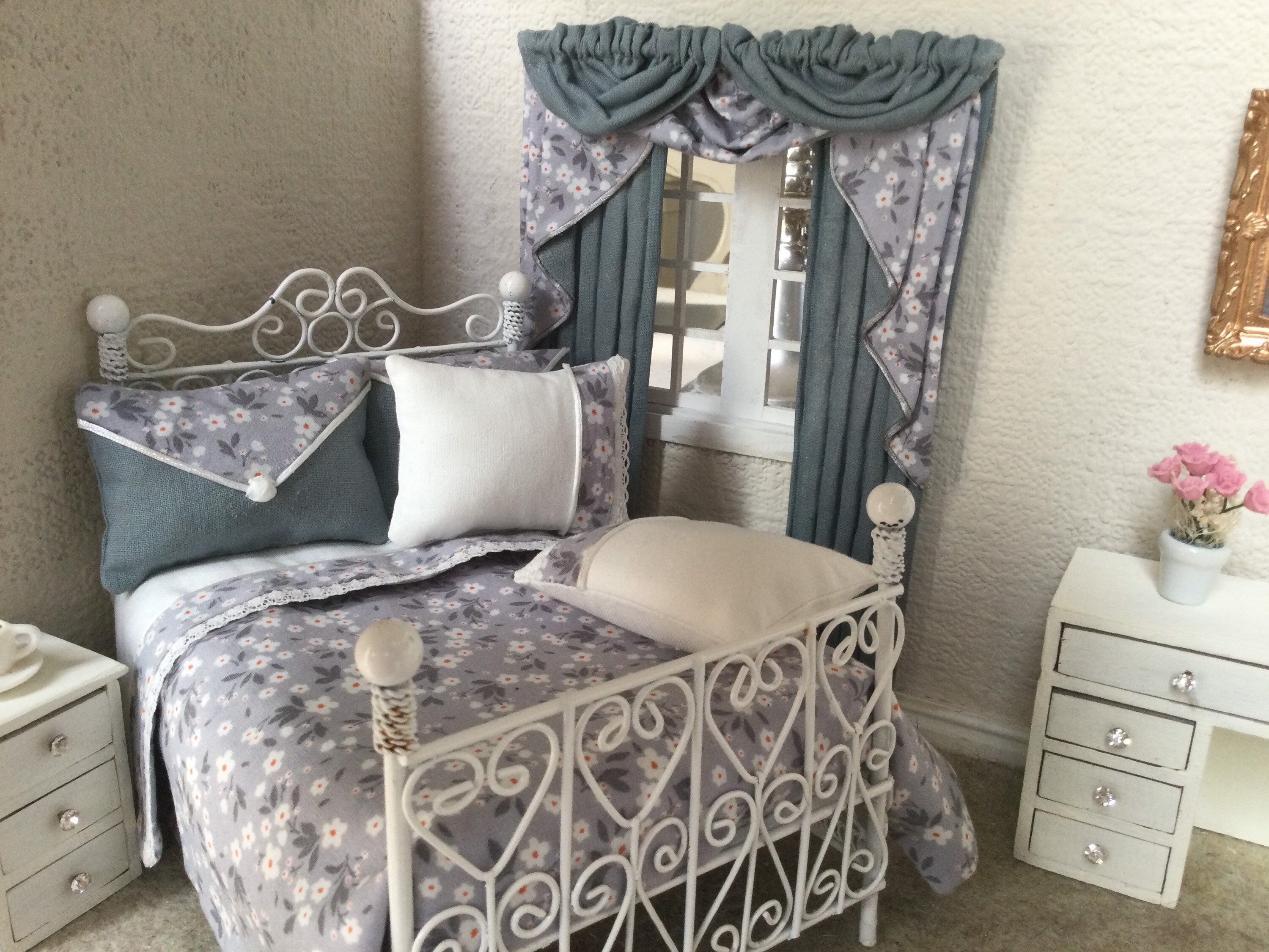 Doll House Bedding Set In Floral Grey Fabric Etsy 日本