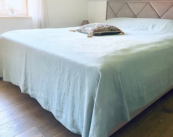 Bedspreads. Linen couch cover. Luxury linen bedspread. Softened linen bed cover. Linen coverlet. Stonewashed linen throw quilt