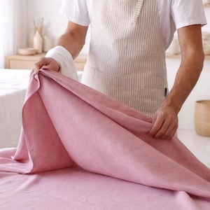 Linnen tafelkleed. Rond, vierkant, rechthoekig tafellinnen. Op maat gemaakte tafelkleden. Roze linnen tafelkleed.