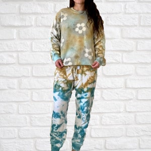 Tie dye joggers, blue tie dye pants, tie dye pants, tie dye sweats, blue tie dye joggers, beach tie dye pants, hippie tie dye pants, sweats