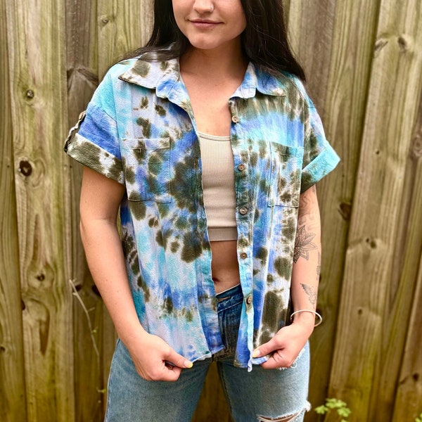 tie dye button up top, flowy hippie top, hippie button up, tie dye shirt, tie dye blouse, hippie blouse, festival top, summer tie dye,