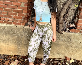pantalones boho verde oliva, pantalones hippies verdes, pantalones de yoga tie-dye, pantalones fluidos tie-dye, pantalones hippies tie-dye, pantalones elásticos tie-dye, verde