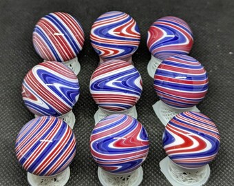 Canicas sorpresa con diseño de líneas rojas, blancas y azules de EE. UU., 1 pulgada. Canicas misteriosas, canicas Wig-wag, canicas ocultas, arte coleccionable, arte en vidrio.
