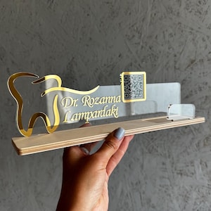Portatarjetas de visita con letrero de código QR, regalo de dentista personalizado, letrero acrílico sobre un soporte de madera con nombre, decoración de consultorio dental