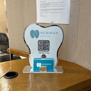 Personalisiertes Zahn QR-Code-Zeichen: Zahnarztpraxis-Dekor & Visitenkartenhalter
