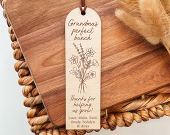 Custom Birth Flower Bookmark, Custom Mom Bookmark, Custom Grandma Bookmark, Personalized Bookmark, Engraved Bookmark, Mother's Day Gift