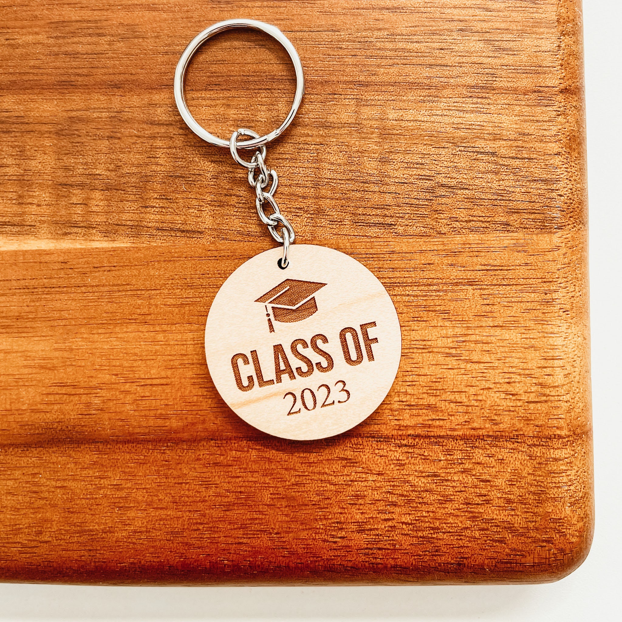  LUOZZY 8 Pcs Class of 2023 Graduation Keychains Bulk