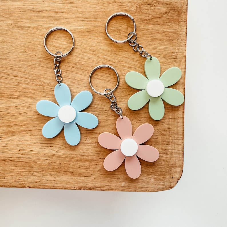 Daisy Acrylic Keychain, Retro Keychain, Retro Flower Keychain, Acrylic Keychain, Backpack Tag, Acrylic Key Tag, Flower Acrylic Keyring image 1