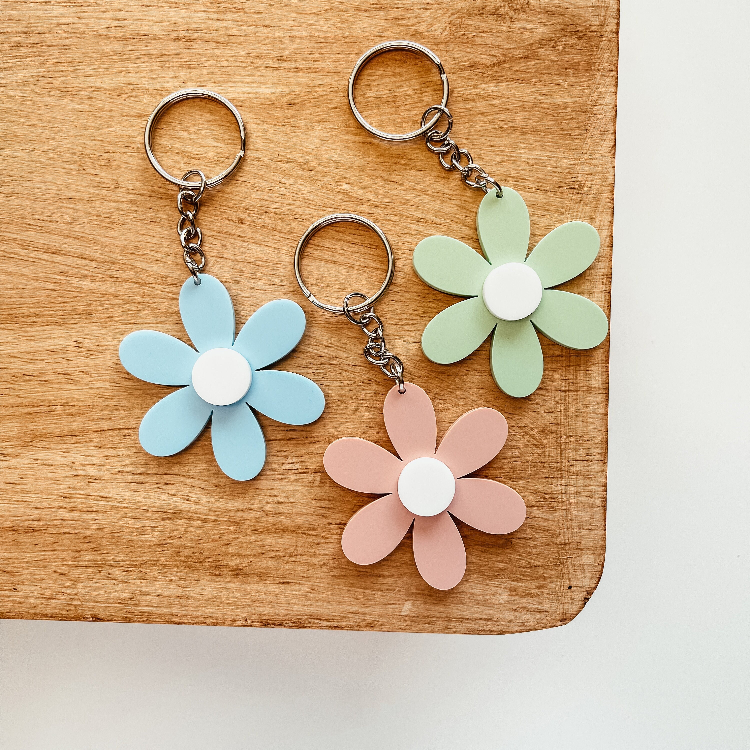 Daisy Acrylic Keychain, Retro Keychain, Retro Flower Keychain