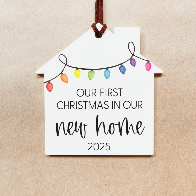 Adorno "Primera Navidad en nuestro nuevo hogar 2025", Adorno para casa nueva, Regalo para nuevos propietarios, Regalo de inauguración de la casa, Regalo de Navidad para agentes inmobiliarios imagen 2