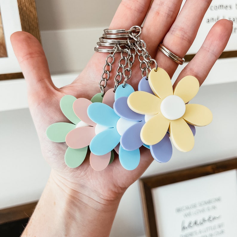 Daisy Acrylic Keychain, Retro Keychain, Retro Flower Keychain, Acrylic Keychain, Backpack Tag, Acrylic Key Tag, Flower Acrylic Keyring image 3