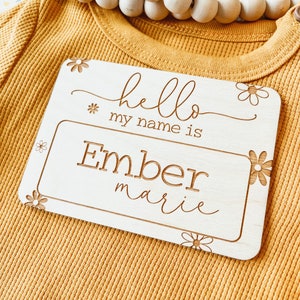 Enseigne de faire-part de naissance Marguerite, nom de bébé, faire-part de naissance en bois, faire-part de nouveau-né, accessoire photo nouveau-né, cadeau de baby shower