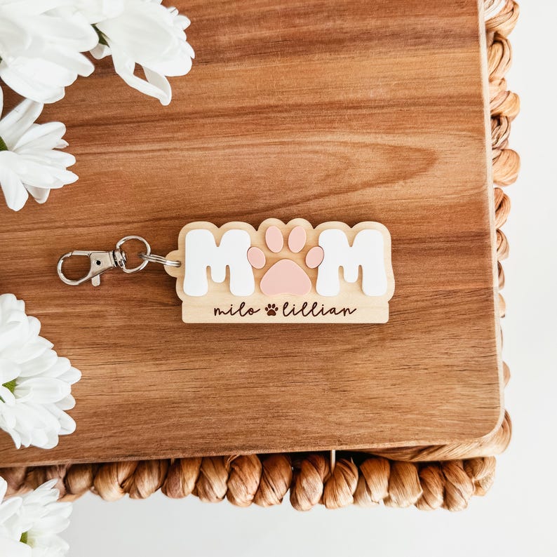Llavero personalizado para mamás perrunas, llavero con nombre de mascota personalizado, regalo para mamás con huella de pata, regalo del Día de la Madre para amantes de los perros, llavero para mamás de mascotas imagen 9