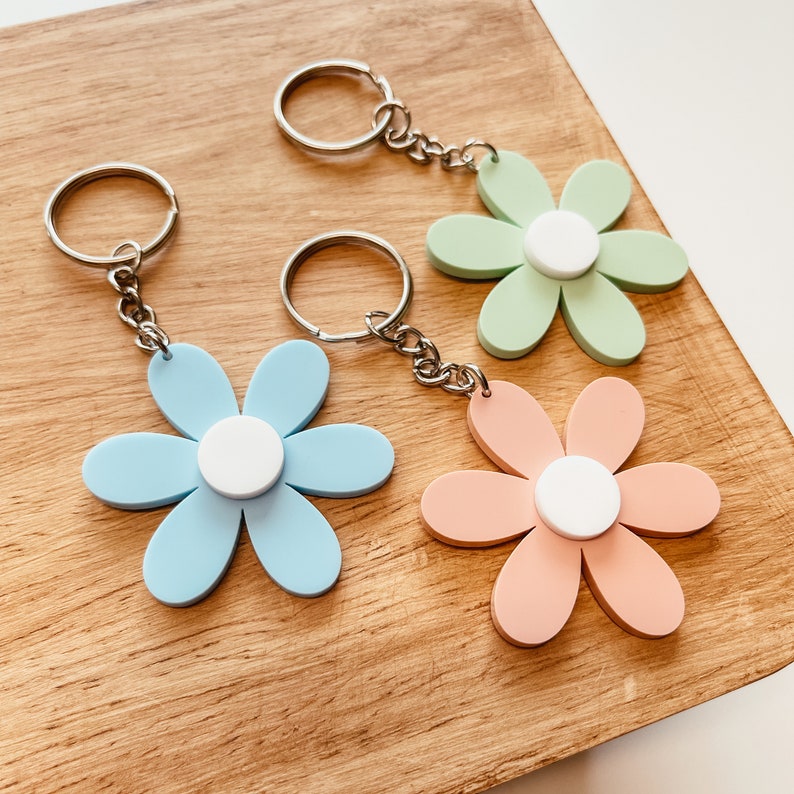 Daisy Acrylic Keychain, Retro Keychain, Retro Flower Keychain, Acrylic Keychain, Backpack Tag, Acrylic Key Tag, Flower Acrylic Keyring image 2