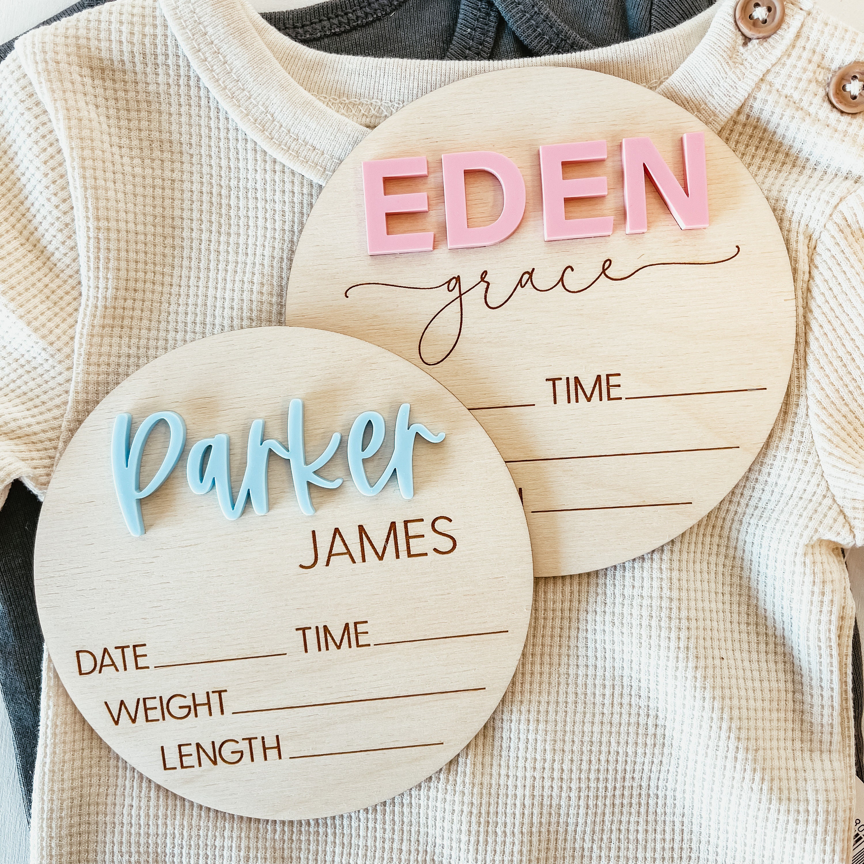 7.87 Inch Birth Announcement Sign Baby Announcement Sign Wooden Newborn Sign Baby Name Sign Round Wood Plaque with Black Paint Marker for Baby Name and Birth Detail 