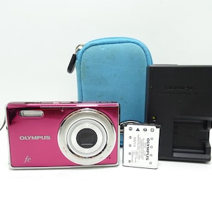 Olympus FE-4000 12.0MP kompakte Digitalkamera mit Zubehör.