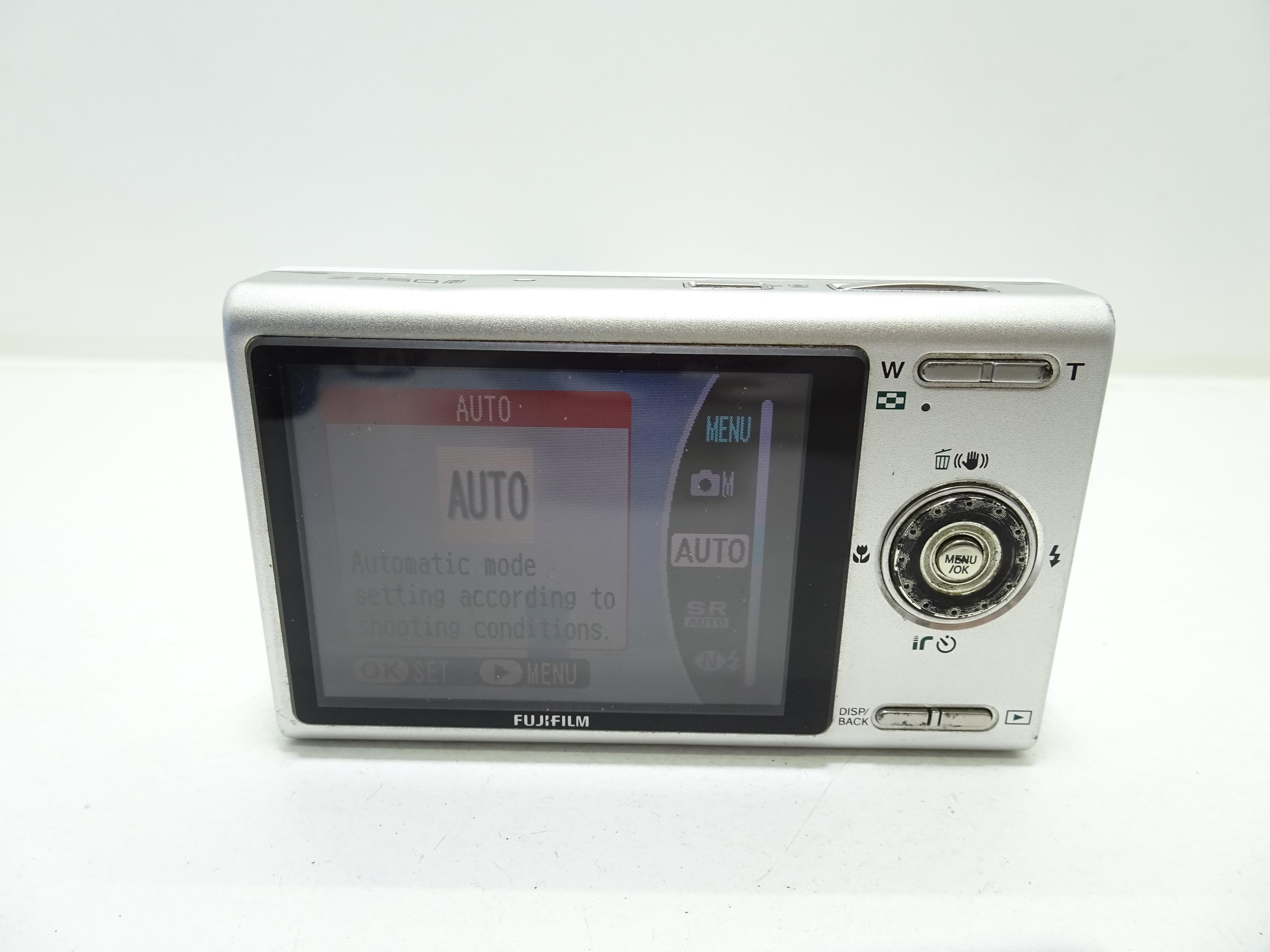 Fujifilm Finepix Z250fd Rare Porcelain White Digital Camera With