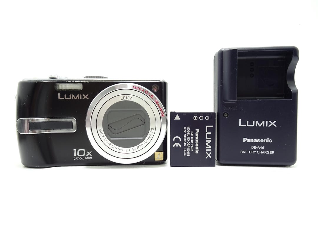 【コンデジ】Panasonic LUMIX DMC-TZ3 Panasonic Lumix DMC-TZ3 Digital Camera (Silver) DMC-TZ3S B&H