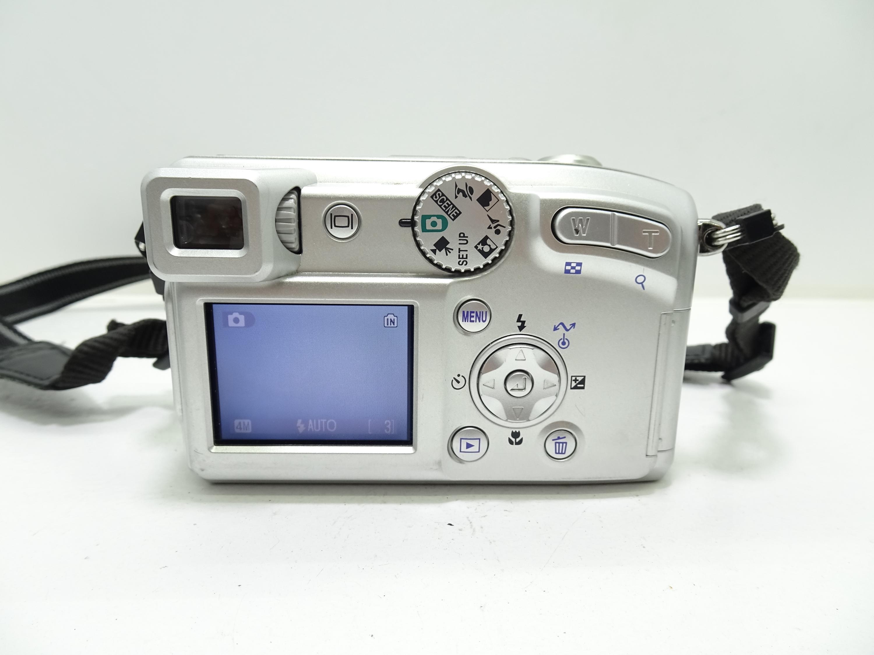 Nikon Coolpix 4800 ED 4.0MP デジタルコンパクトカメラ、箱入り