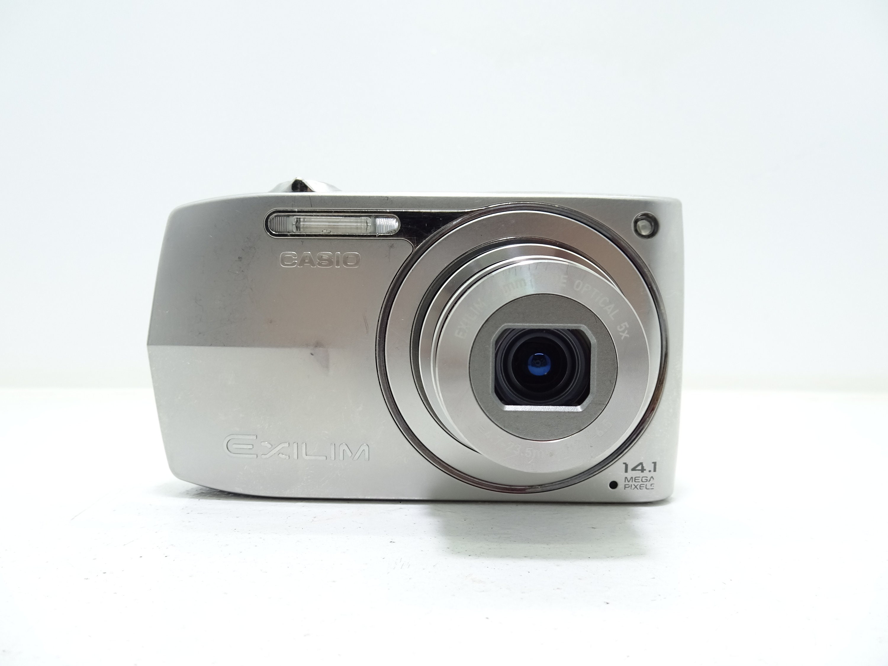 CASIO EXILIM EX-Z2000 Compact Digital Camera With Battery