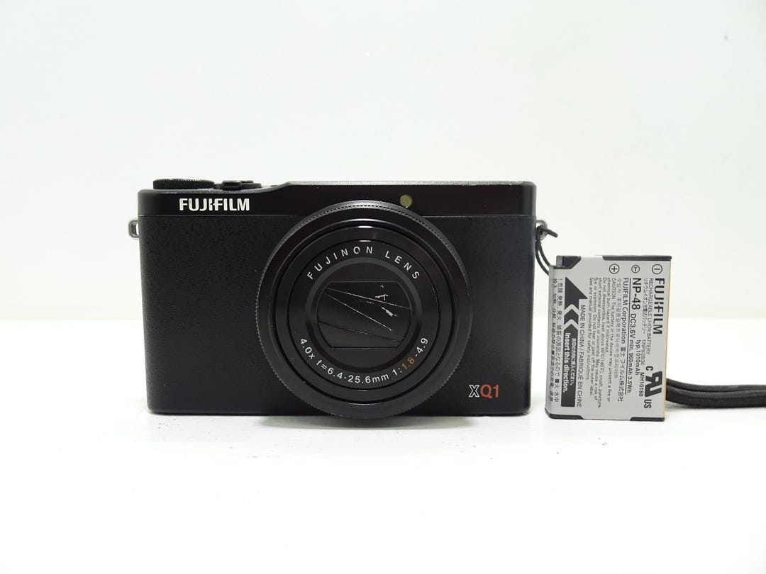 富士フイルム XQ1 12.0MP ブラック コンパクト デジタル カメラ 