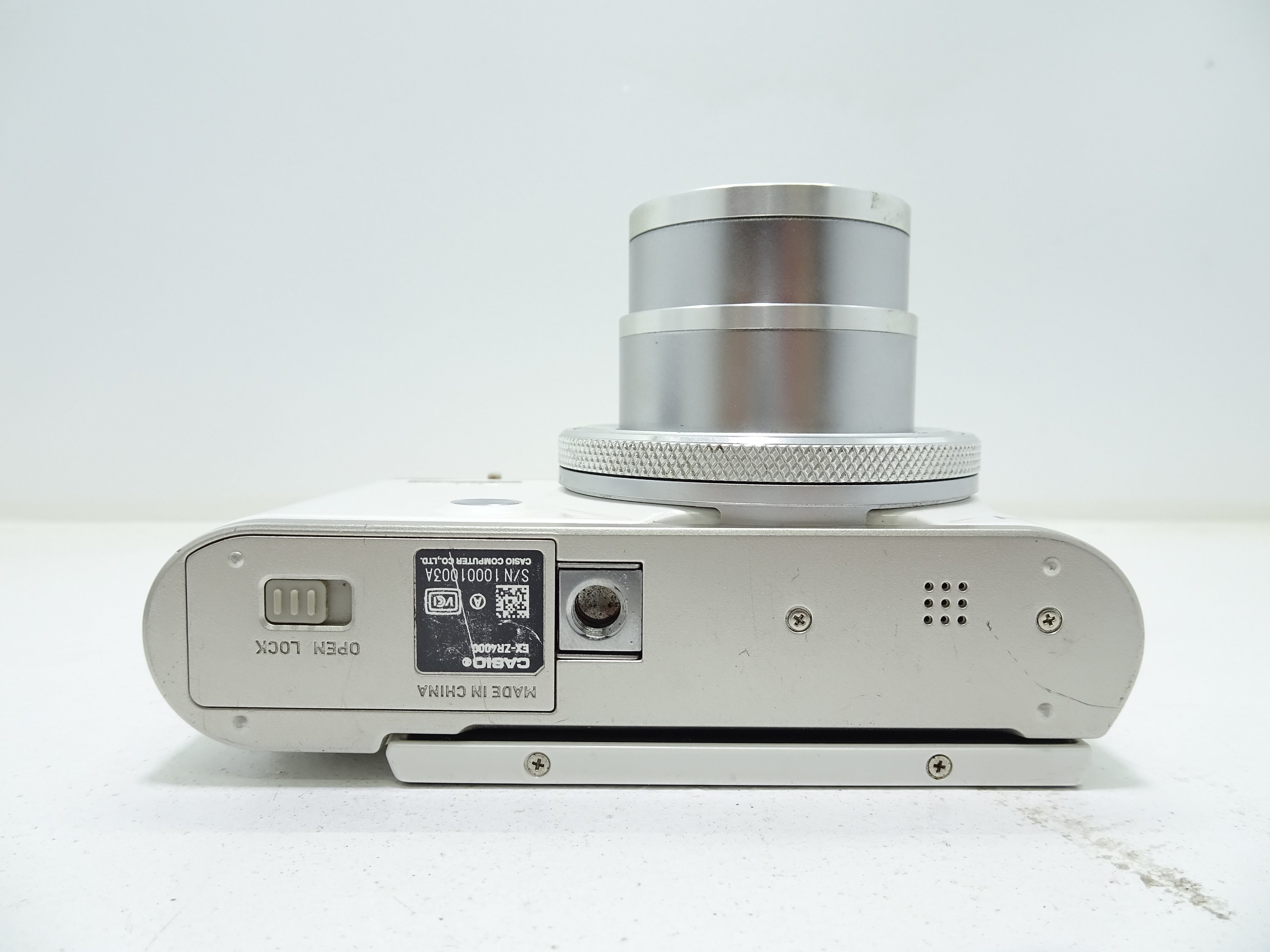 CASIO EXILIM EX-ZR4000 Compact Digital Camera - White With Battery