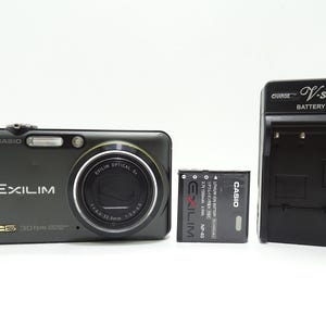 Casio Exilim EX-FC100 9MP  Black Compact Digital Camera with Battery & Charger.