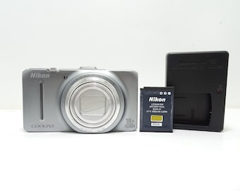 Vintage Digital Camera Nikon Coolpix P2 Retro Digicam Y2k