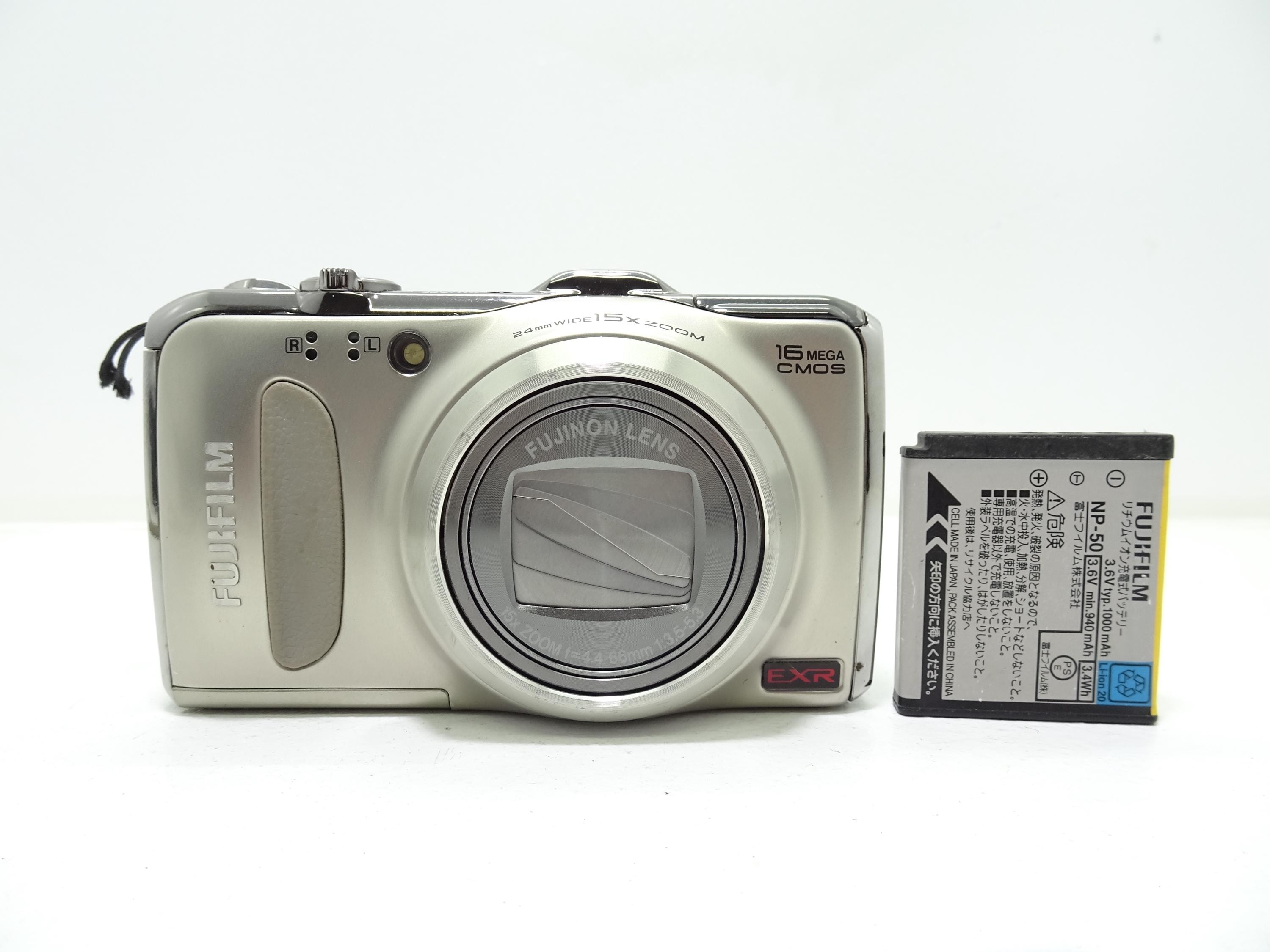 FUJIFILM FINEPIX F550 EXR ホワイト Fujifilm Finepix F550 EXR 16.0MP Compact Digital Camera With