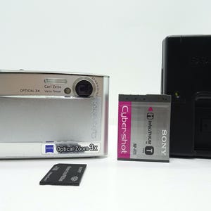SONY Cyber-shot DSC-T5 5.1MP Silver Digital Camera, Battery