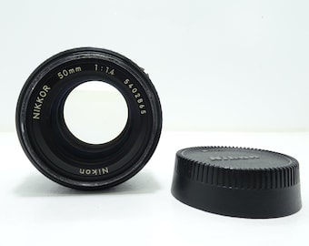 Neon Ai-S Nikkor 50 mm F1,4 Standardobjektiv mit F-Bajonett