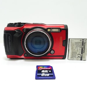 Cámara digital impermeable Olympus Tough TG-6 12.0MP - Roja con batería y tarjeta MicroSD.