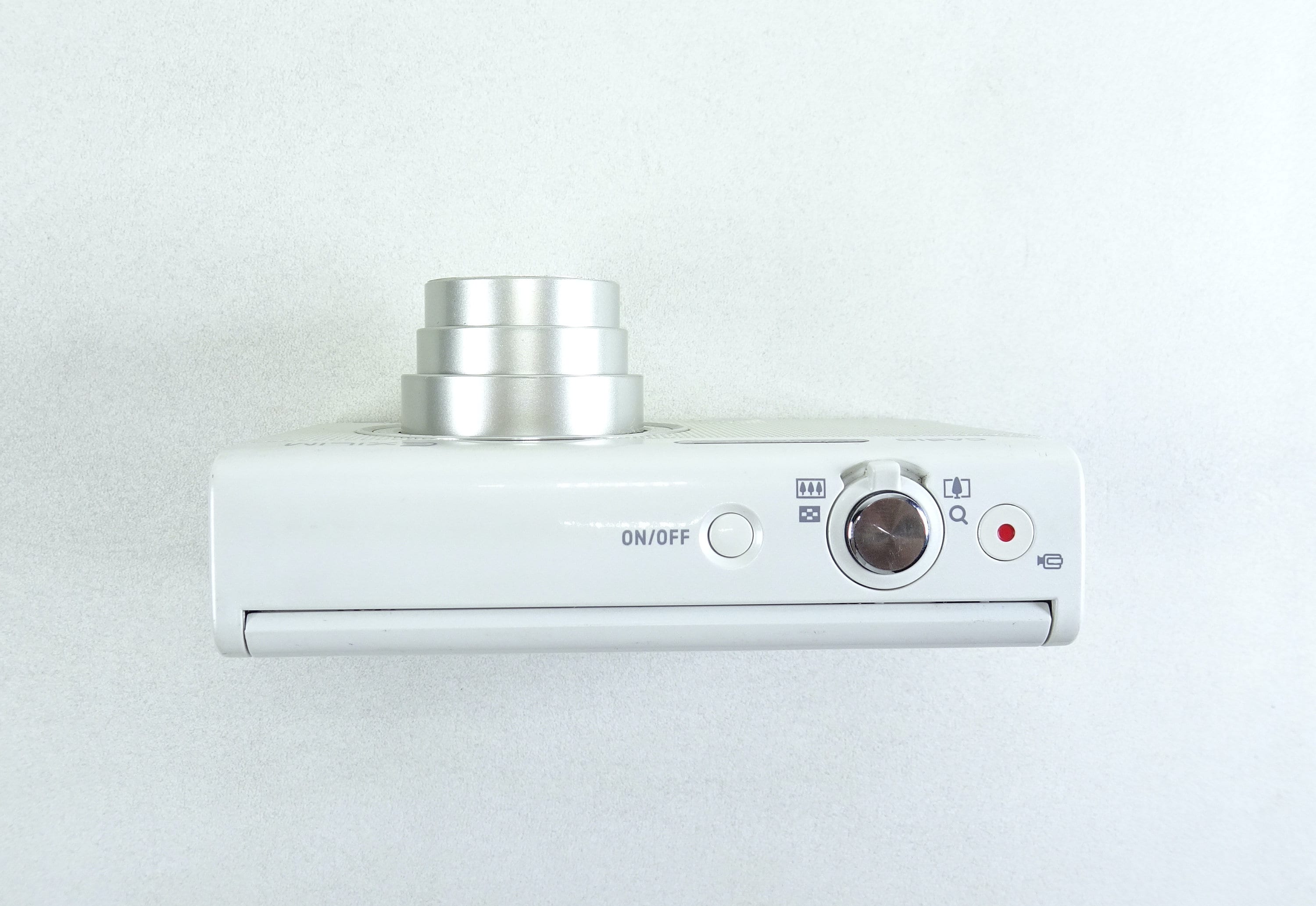 CASIO Exilim EX-ZR70 Compact Digital Camera White With Battery