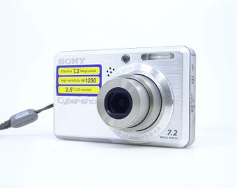 Sony CyberShot DSC-S750 Compact Digital Camera With Battery & Charger