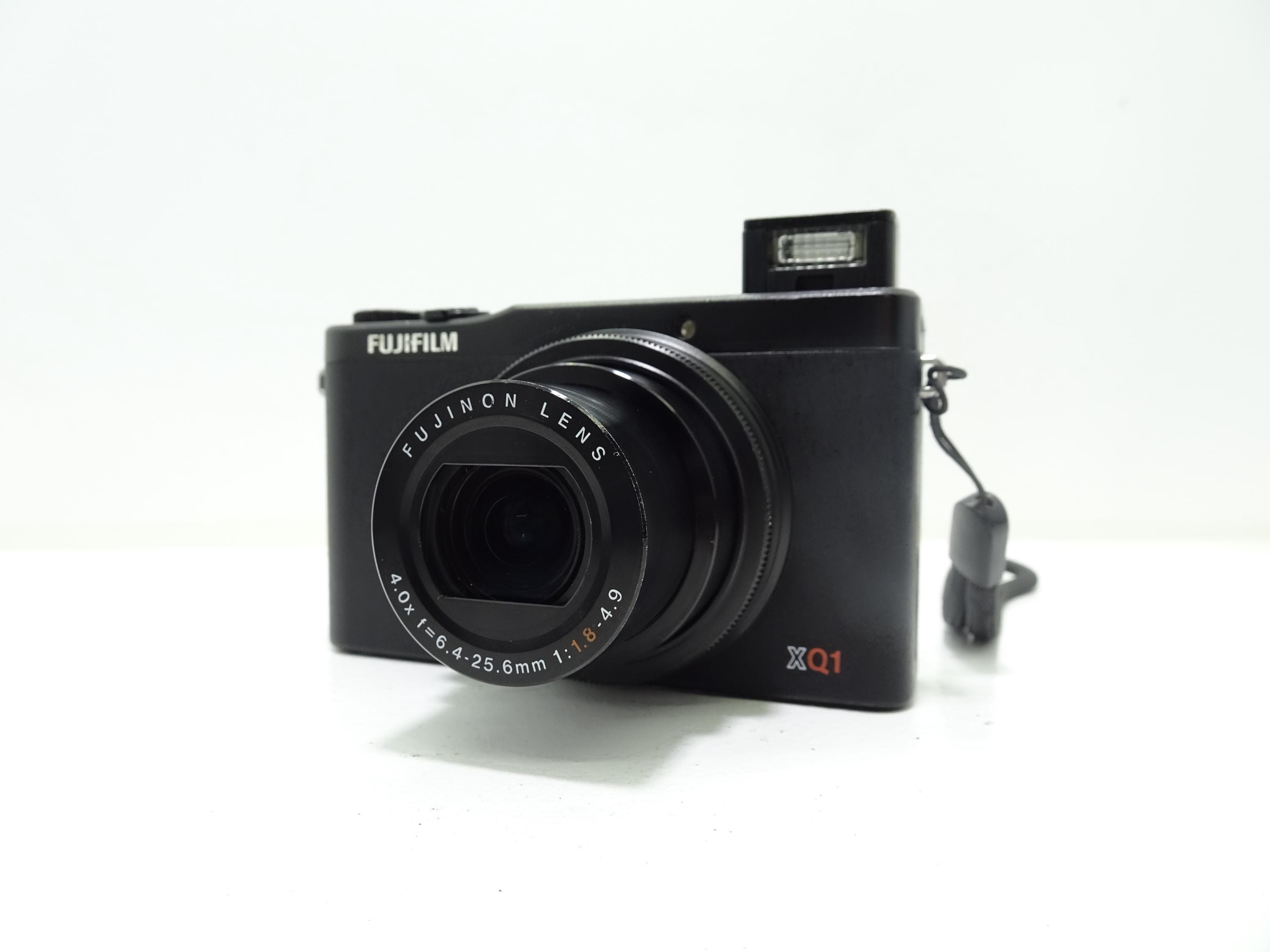 Fujifilm XQ1 12.0MP Black Compact Digital Camera With Battery Good 