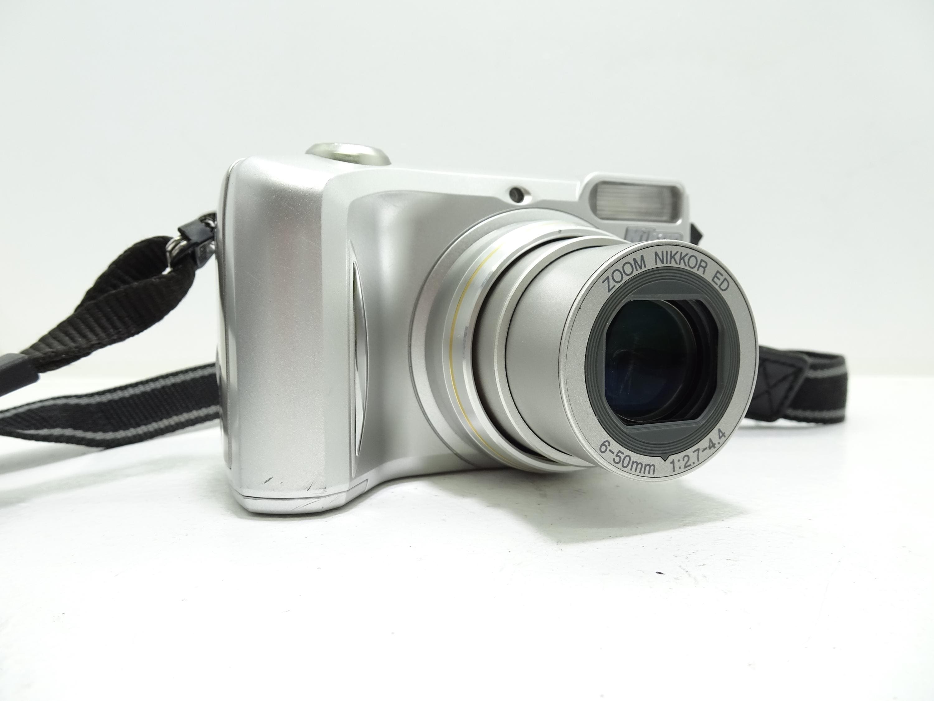 Nikon Coolpix 4800 ED 4.0MP デジタルコンパクトカメラ、箱入り