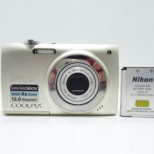 Kompakte Digitalkamera Coolpix S2500 12MP mit Akku.