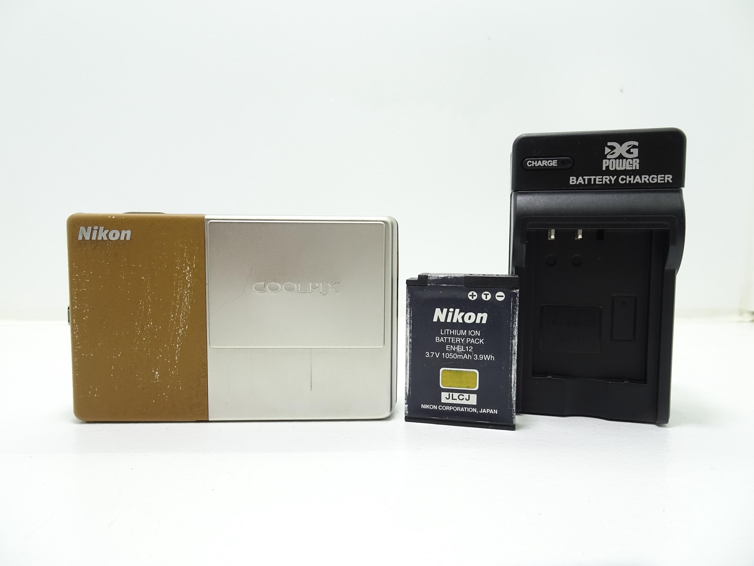 【美品/動作確認済】Nikon Coolpix S70 バッテリー充電器付 Nikon Coolpix S70 12.1MP デジタルカメラ、バッテリーと充電器付き
