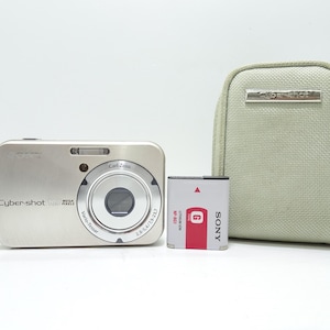 Sony Cybershot DSC-N2 10.1MP Compact Digital Camera with Battery, Charger & Case.