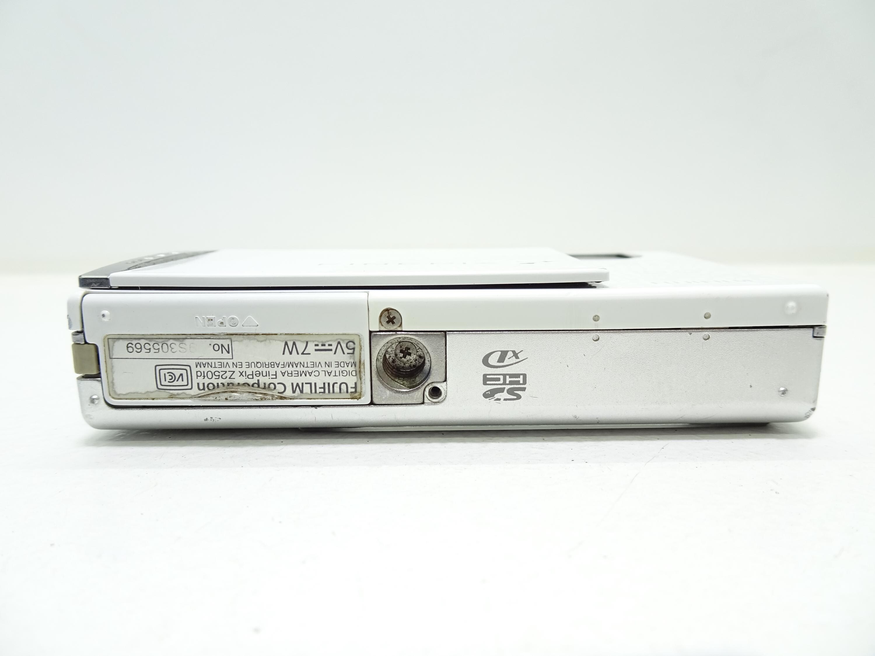 Fujifilm Finepix Z250fd Rare Porcelain White Digital Camera With