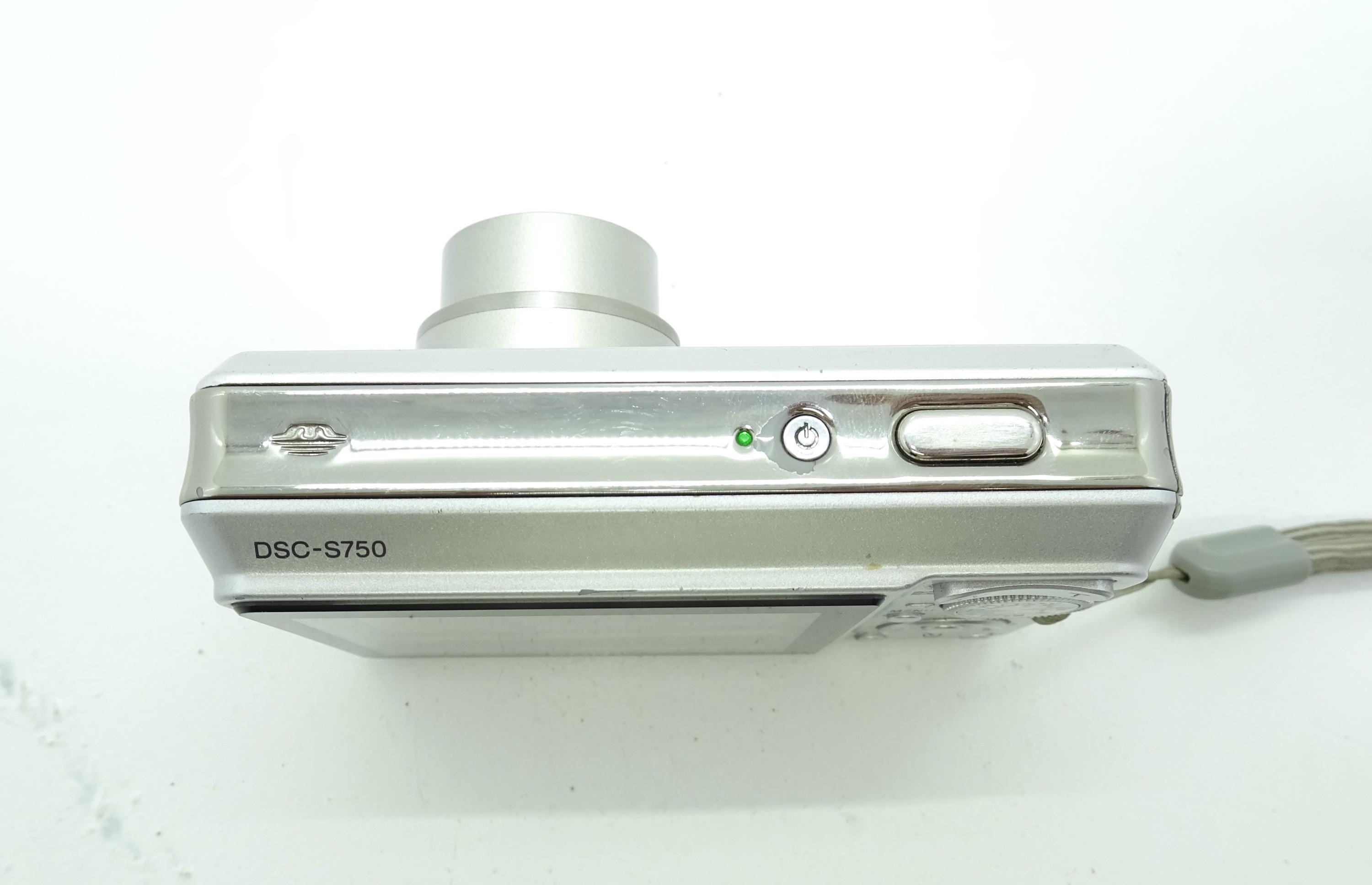 ソニー サイバーショット DSC-S750 7.2MP コンパクト デジタル カメラ