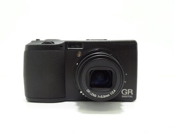 デジタルカメラ RICOH GR Ricoh GR Digital 8.1MP Black Compact Digital Camera With Battery