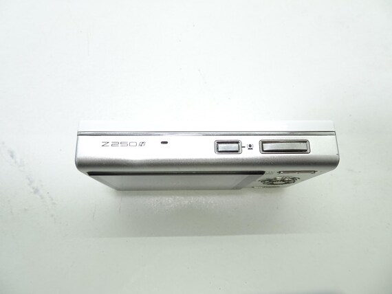 Fujifilm Finepix Z250fd Rare Porcelain White Digital Camera With